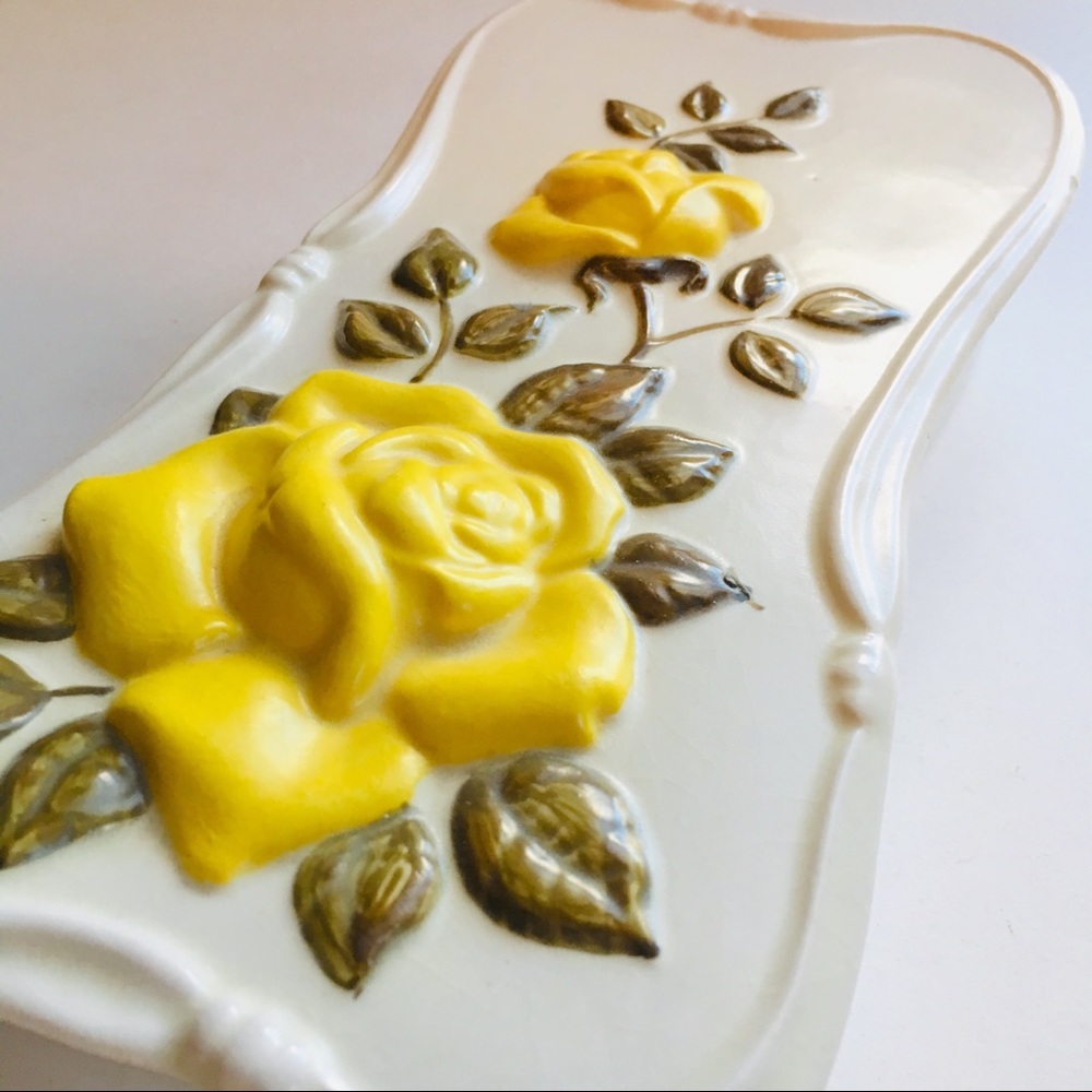 Vintage Ceramic Trinket Box with Yellow Roses - Picture 8 of 8
